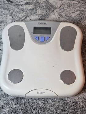 Tanita Um-028 Electronic Body Fat Monitor Lcd Personal Scale White Japan